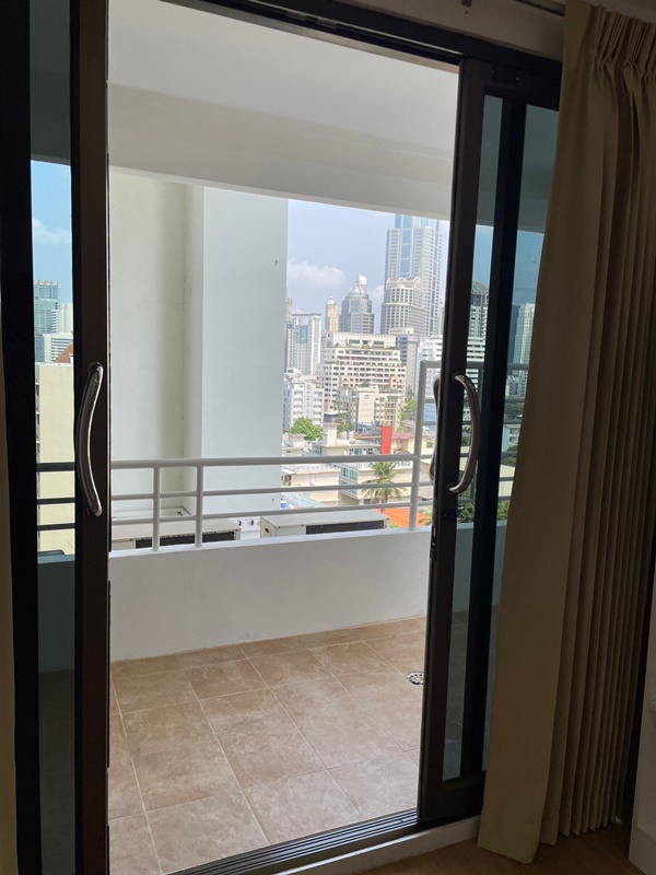 ให้เช่าคอนโด คริสตัล การ์เด้น พื้นที่ 112 ตร.ม. 2 ห้องนอน เช่า 37,000 บ/ด