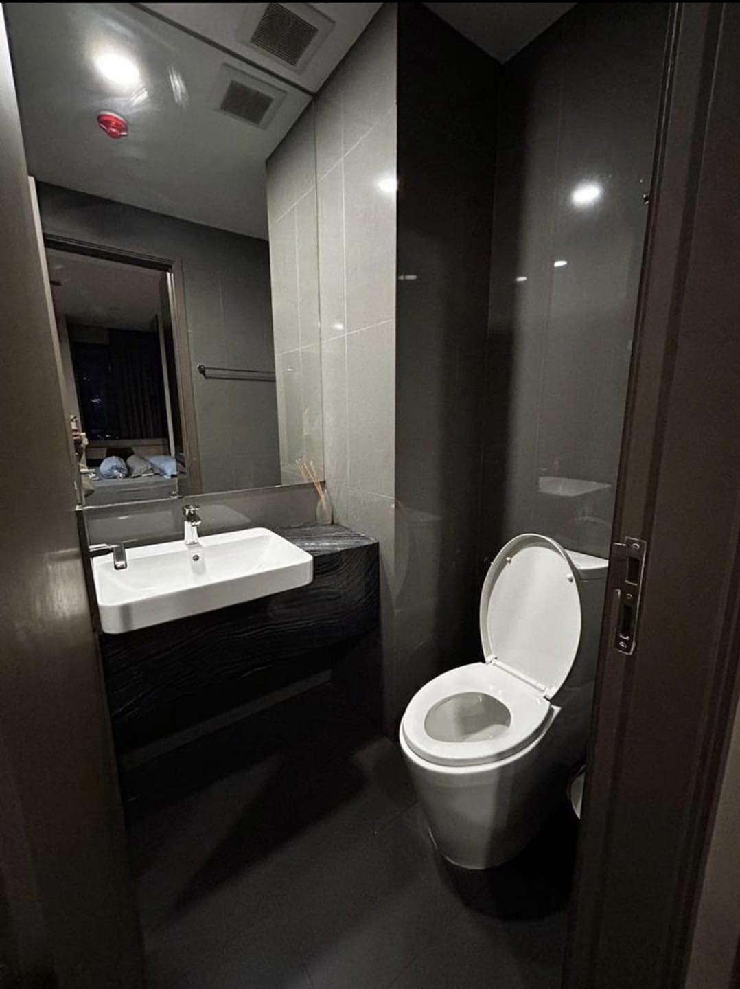 ให้เช่าคอนโด แอชตัน จุฬา สีลม พื้นที่ 35 ตร.ม. 1 ห้องนอน ราคา 28,000 บาท/เดือน