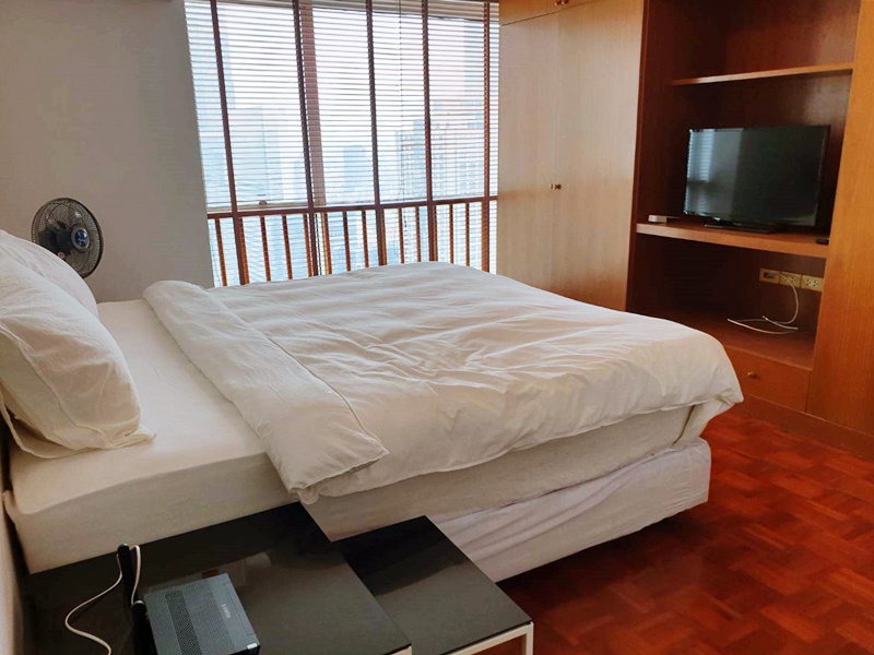 ให้เช่าคอนโด สีลม สวีท พื้นที่ 54 ตรม. 1 ห้องนอน ให้เช่า 18,000 บ/ด