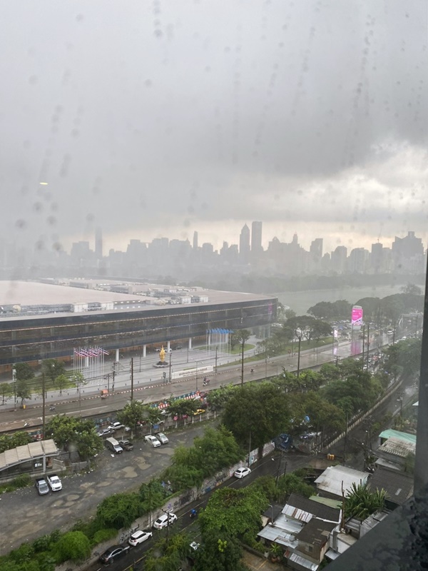 ให้เช่าคอนโด ไซมิส เอ๊กซ์คลูซีพ ควีนส์ พื้นที่ 35 ตร.ม. 1 ห้องนอน เช่า 26,000 บ/ด