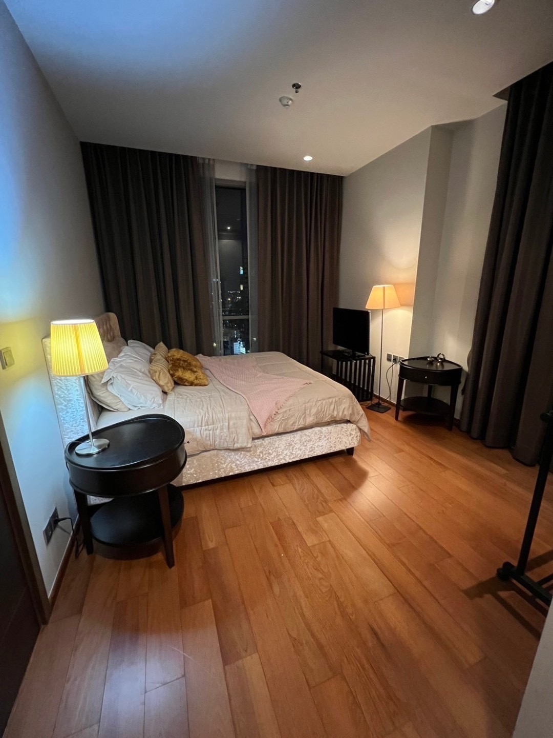 ให้เช่าคอนโด ควอทโทร บาย แสนสิริ พื้นที่ 55 ตร.ม. 1 ห้องนอน ให้เช่า 45,000 บ/ด