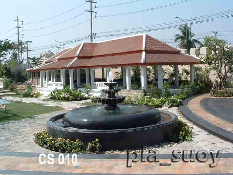 พานน้ำพุ ประดับด้านหน้าช้าง 3 เศียร