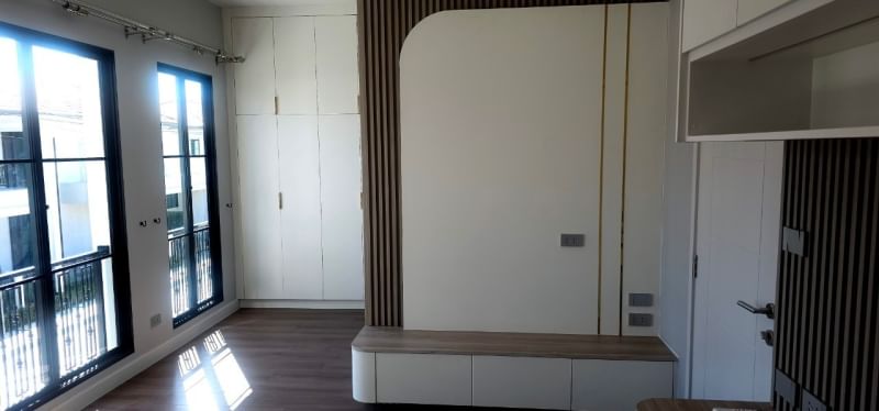 ขาย/ให้เช่าบ้านเดี่ยว 2 ชั้น ย่านบางพลี พื้นที่ 63 ตรว. 4 ห้องนอน เช่า 150,000 บ/ด ขาย 19.5 ลบ.