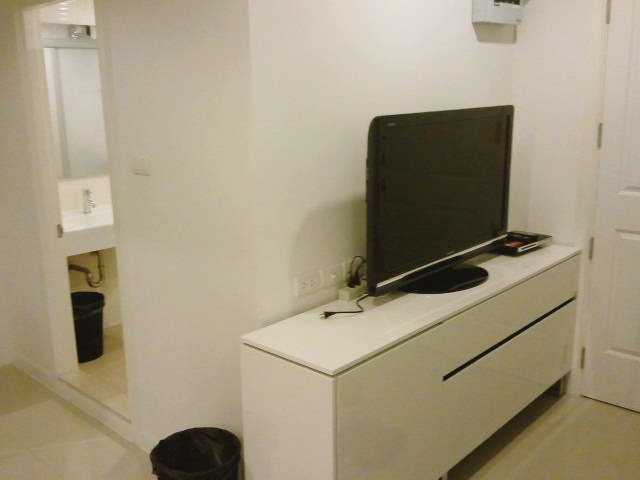 ให้เช่าคอนโด ลุมพินี เพลส พระราม 9 พื้นที่ 37 ตร.ม. 1 ห้องนอน เช่า 15,000 บ/ด