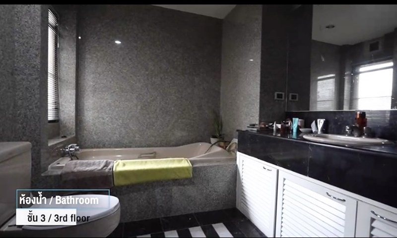 Sold Out ให้เช่า/ขายทาวน์เฮ้าส์ 4 ชั้น ย่านสุขุมวิท71 29.9 ตารางวา 4 ห้องนอน เช่า 65,000 บ/ด ขาย 14.9 ล.