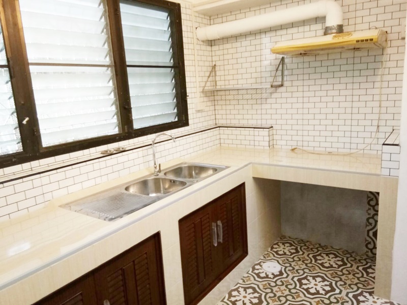 ให้เช่าทาวน์เฮ้าส์ 2 ชั้น ย่านลาดพร้าววังหิน พื้นที่ 24 ตารางวา 2 ห้องนอน เช่า 15,000 บ/ด