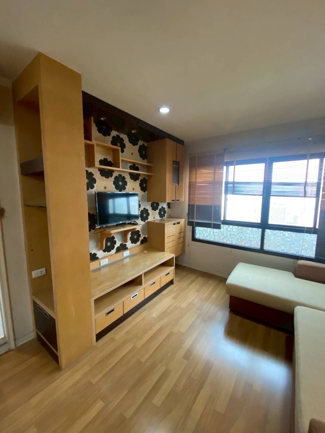 TD-M3.1 ให้เช่า คอนโด ลุมพินี เพลส พหล-สะพานควาย พื้นที่ 70 ตร.ม. 2 ห้องนอน 2 ห้องน้ำ 23,000 บาท