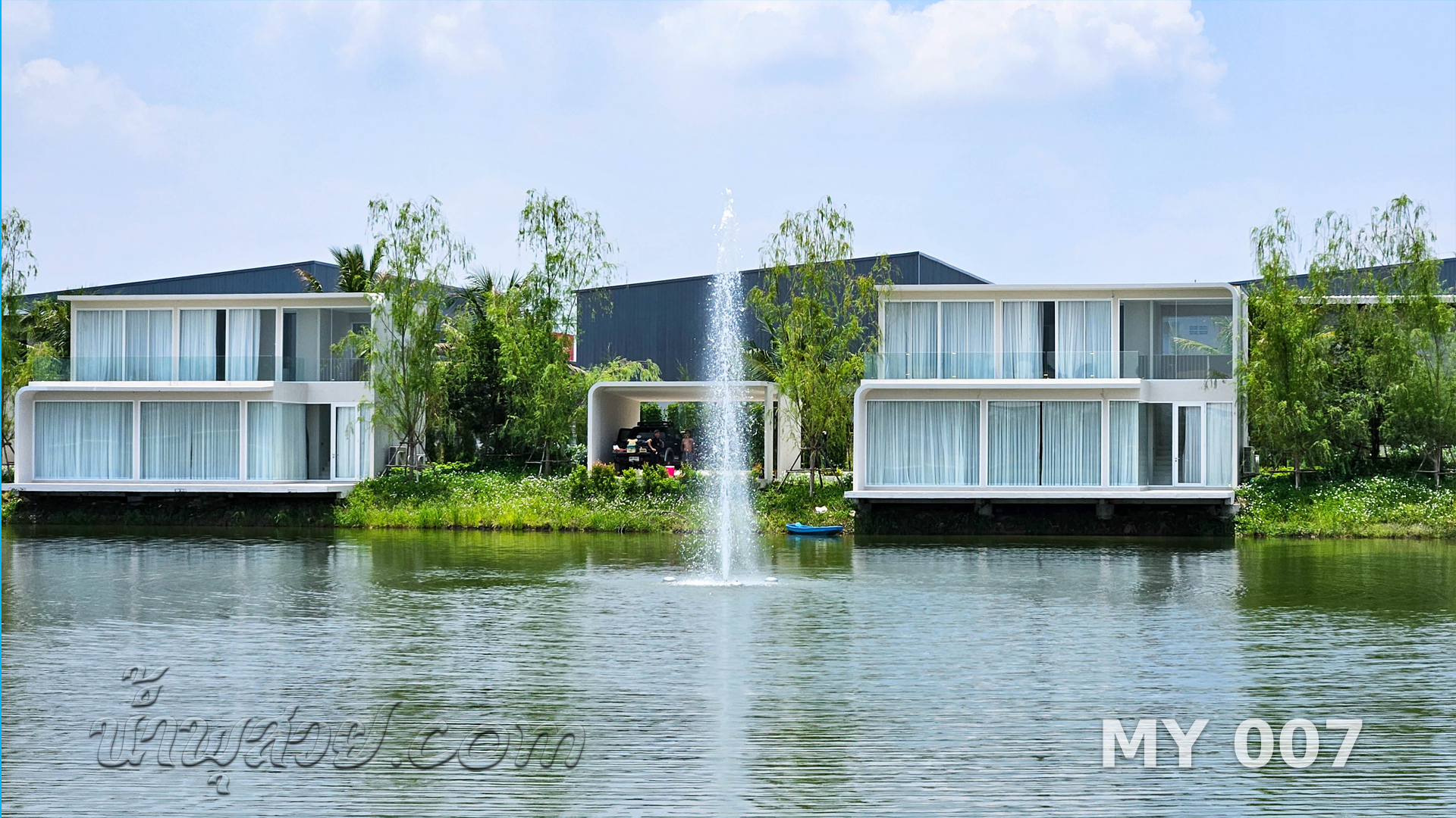 น้ำพุทุ่นลอย ทรงต้นสน MOO YOO ROSE HOUSE จ.นครปฐม