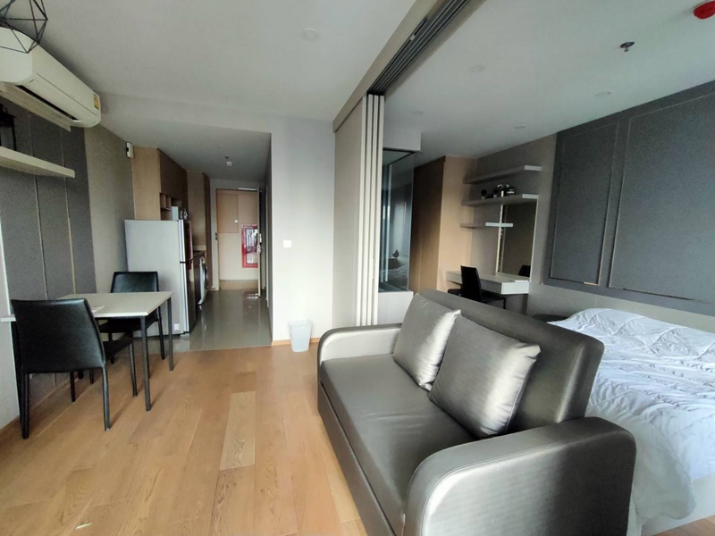 ให้เช่าคอนโด คิว ชิดลม-เพชรบุรี พื้นที่ 45 ตร.ม. 1 ห้องนอน เช่า 18,000 บ/ด