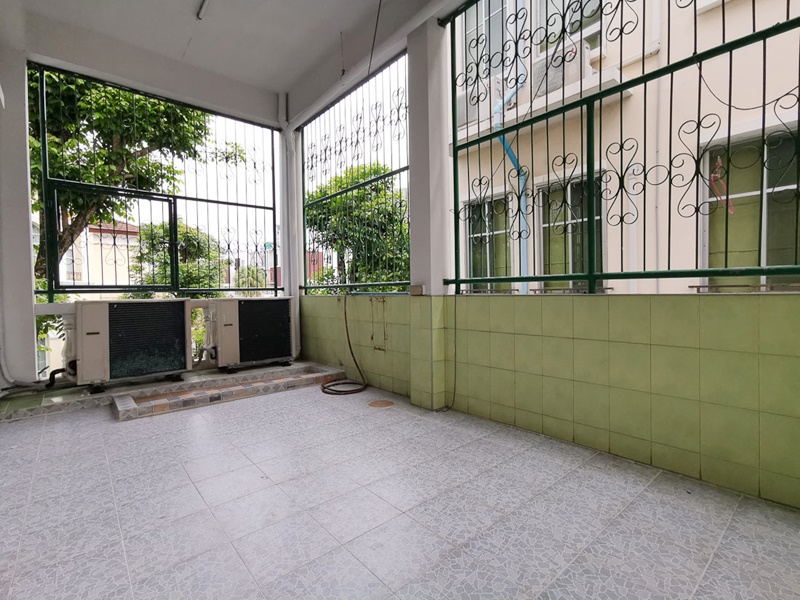 ให้เช่าทาวน์เฮ้าส์ 3.5 ชั้น บ้านกลางกรุง แกรนด์ เวียนนา พระราม 3 270 ตรม. เช่า 46,000 บ/ด