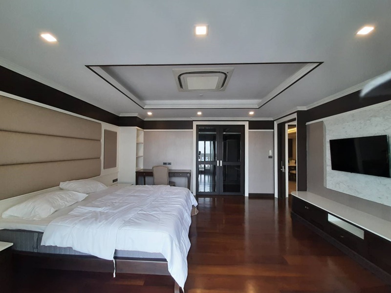 ขาย/ให้เช่าคอนโด สเตท ทาวเวอร์ 136 ตรม. 2 ห้องนอน เช่า 45,000 บ/ด ขาย 15 ล้านบาท