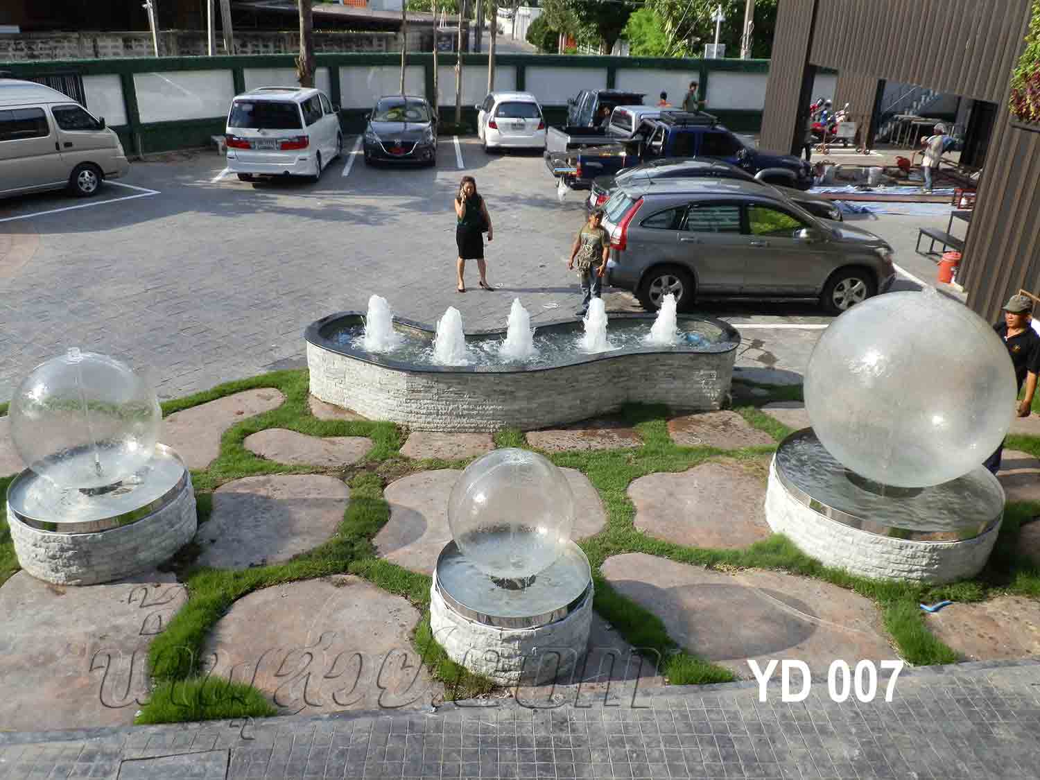 บ่อน้ำพุ ฟรีฟอร์ม ที่ บริษัท ยงดีเวลล็อป