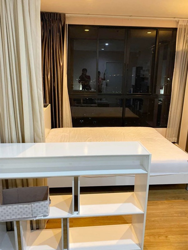 ให้เช่าคอนโด เดอะ ทรี อินเตอร์เชนจ์ พื้นที่ 30 ตร.ม. 1 ห้องนอน เช่า 11,000 บ/ด