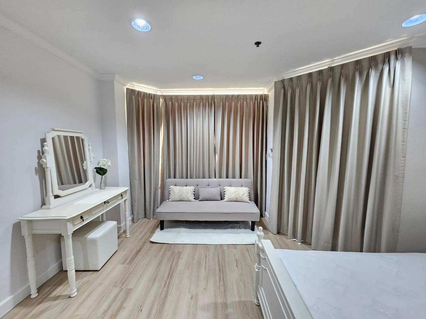 ให้เช่าคอนโด สีลม พาร์ค วิว พื้นที่ 32 ตร.ม. 1 ห้องนอน เช่า 18,000 บ/ด