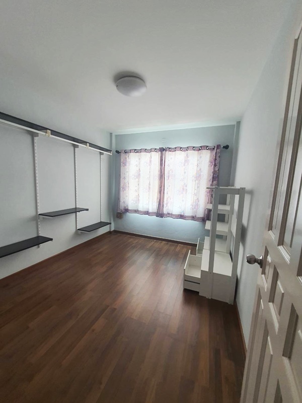 ให้เช่าทาวน์โฮม 3.5 ชั้น ย่านพหลโยธิน พื้นที่ 25.5 ตารางวา 4 ห้องนอน เช่า 30,000 บ/ด