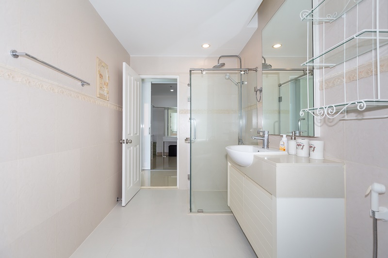 ให้เช่าคอนโด สิริ เรสซิเด้นซ์ พื้นที่ 140 ตร.ม. 3 ห้องนอน. เช่า 100,000 บ/ด