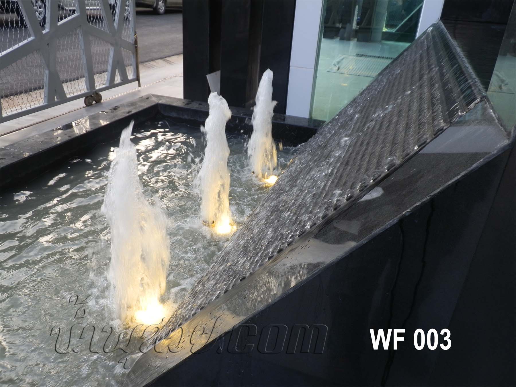 บ่อน้ำพุ-น้ำล้น ด้านหน้า บริษัท World Fair รวม 2 บ่อ