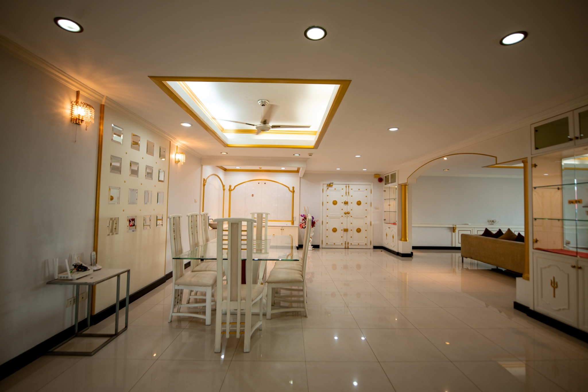 ขาย/ให้เช่าคอนโด โอเรียลเต็ล ทาวเวอร์ พื้นที่ 350 ตร.ม. 3 ห้องนอน เช่า 85,000 บ/ด ขาย 36 ล้าน