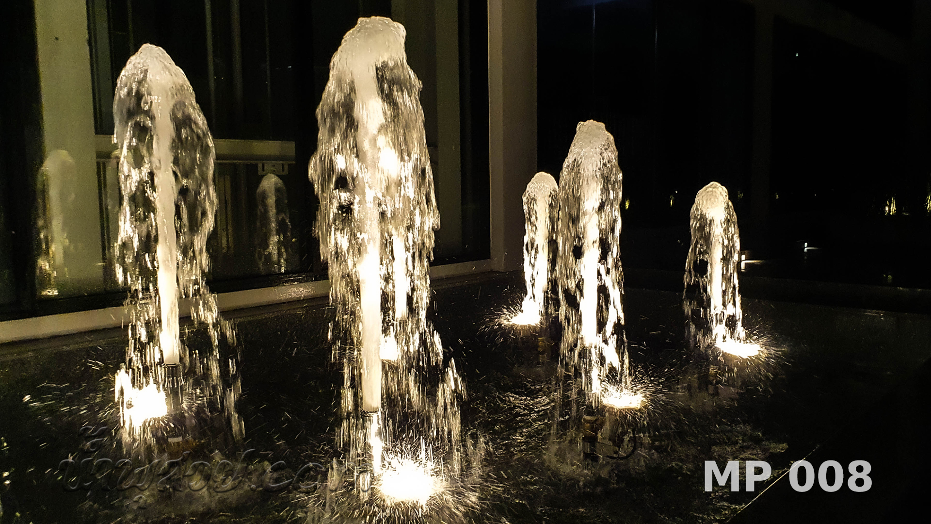 น้ำพุฟองเบียร์ เอ็มพี กรุ๊ป (ประเทศไทย) ประดิษฐ์มนูธรรม