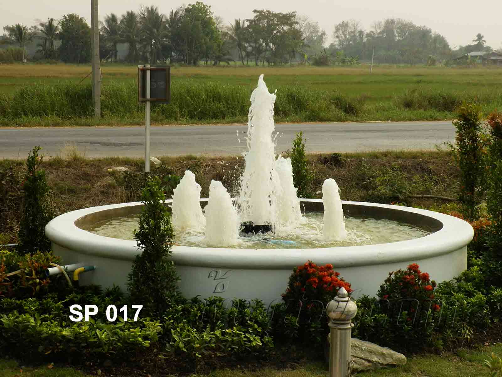 บ่อน้ำพุฮวงจุ้ย ด้านหน้าโรงสีข้าว หจก.สวัสดิ์ไพบูลย์การเกษตร ที่ลาดยาว จ.นครสวรรค์