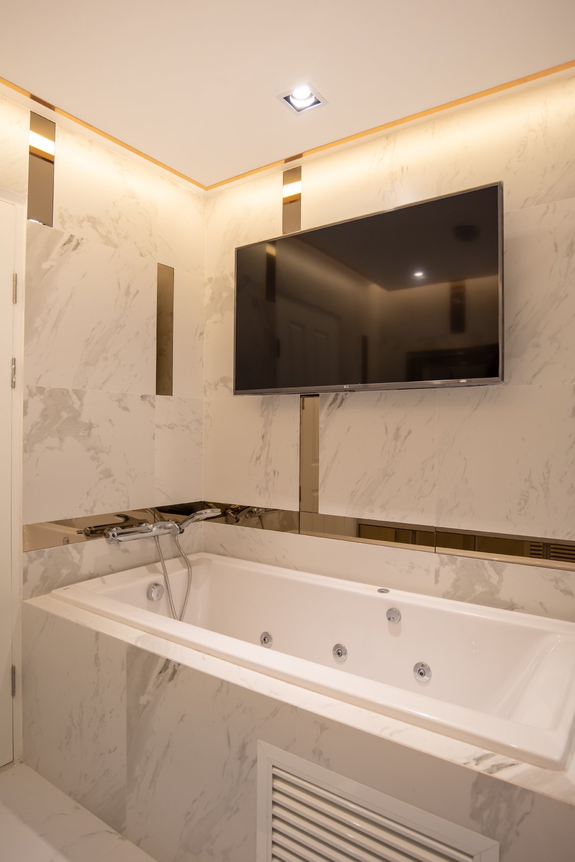 ขายคอนโด เบลล์ แกรนด์ พระราม 9 พื้นที่ 182 ตร.ม. 2 ห้องนอน ขาย 45 ล้านบาท