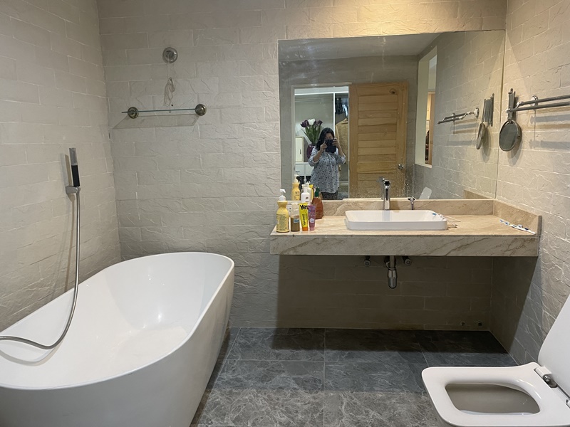 ให้เช่าคอนโด สเตท ทาวเวอร์ คอนโดมิเนียม พื้นที่ 136 ตรม. 2 ห้องนอน เช่า 50,000 บ/ด