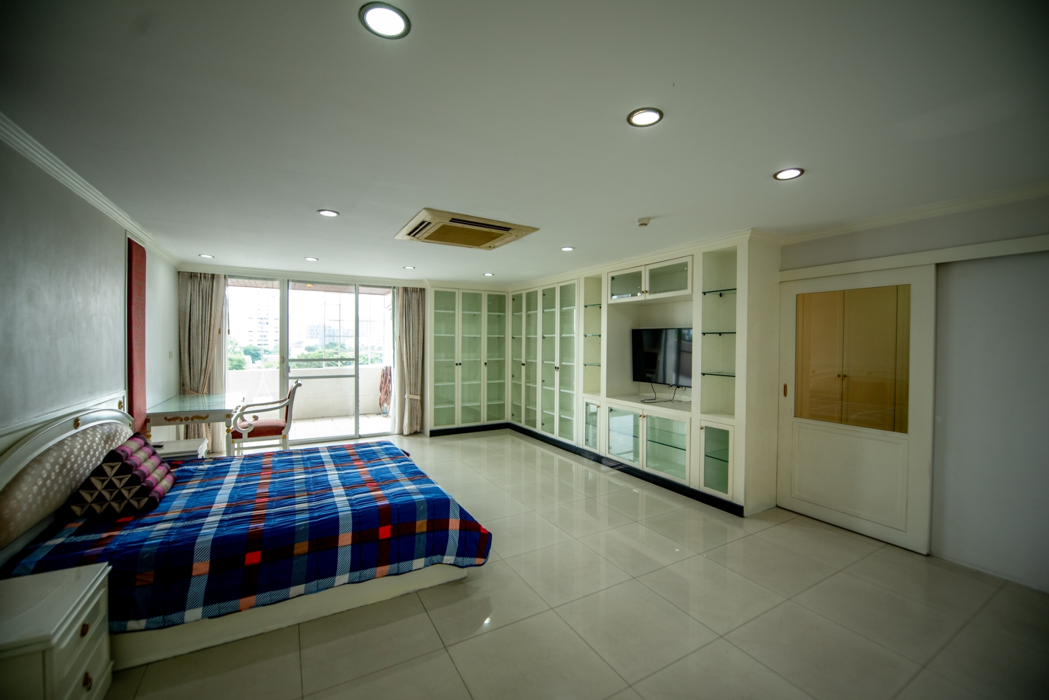 ขาย/ให้เช่าคอนโด โอเรียลเต็ล ทาวเวอร์ พื้นที่ 350 ตร.ม. 3 ห้องนอน เช่า 85,000 บ/ด ขาย 36 ล้าน