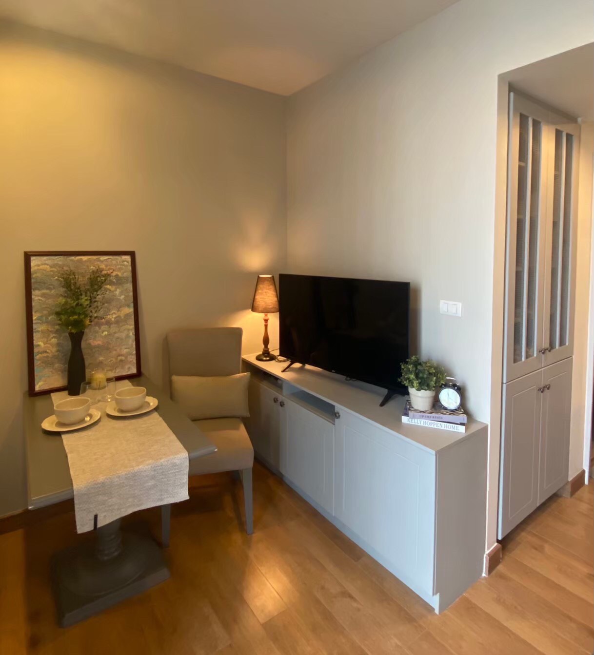 ให้เช่า ดิ เอดิเตอร์ สะพานควาย 30 ตรม. สตูดิโอ ราคาเช่า 16,000 บาท/เดือน