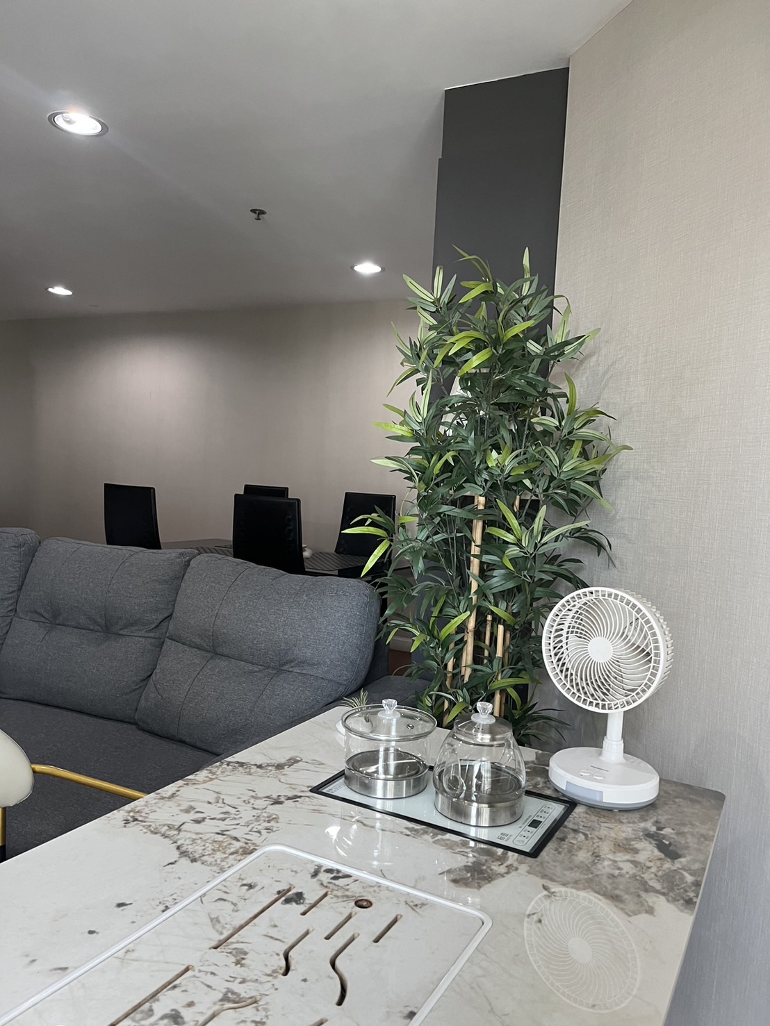 ขาย / เช่า คอนโด เบลล์ แกรนด์ พระราม 9 พื้นที่ 98 ตร.ม. 2 ห้องนอน ขาย 12.6 ล้านบาท เช่า 43,000 บาท