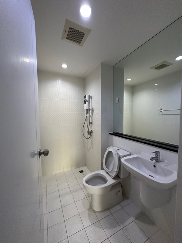 ขาย/ให้เช่า เดอะ ทรี อินเตอร์เชนจ์ 36 ตร.ม. 1 ห้องนอน เช่า 12,500 บ ขาย 3.25 ลบ.