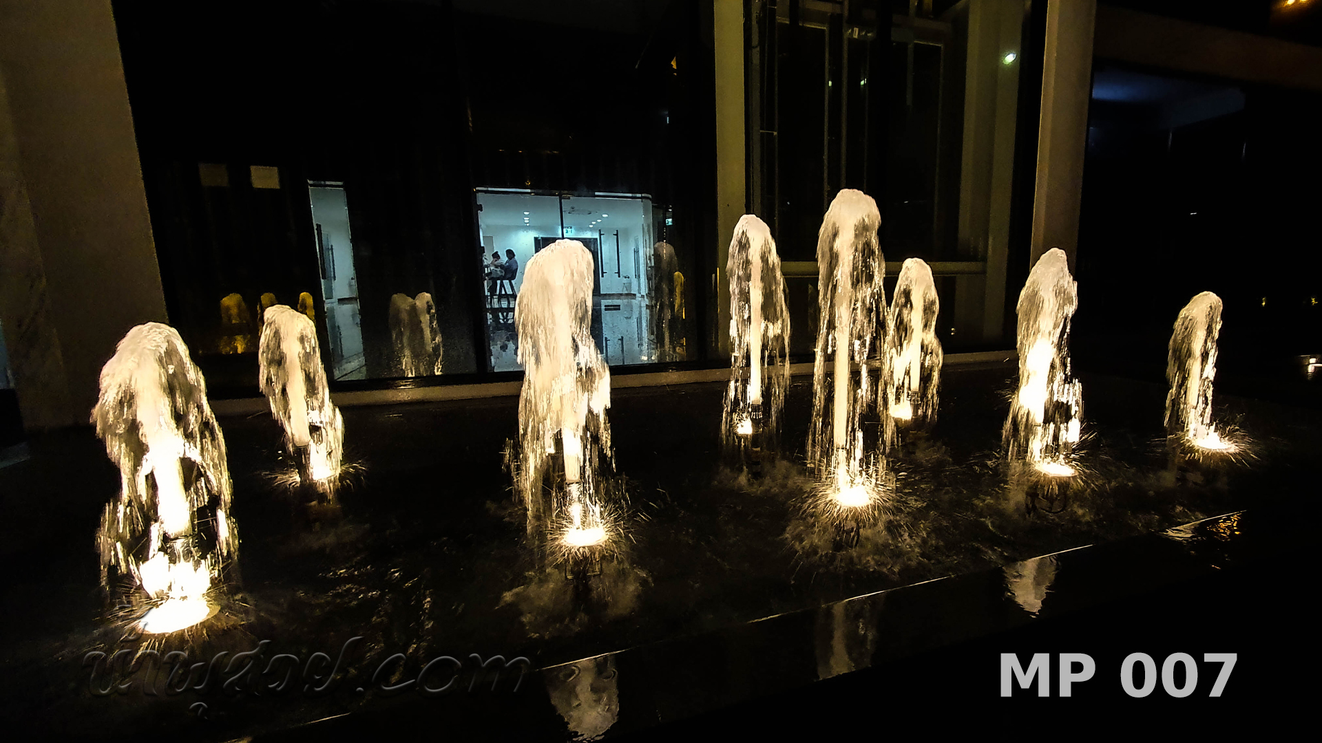 น้ำพุฟองเบียร์ เอ็มพี กรุ๊ป (ประเทศไทย) ประดิษฐ์มนูธรรม