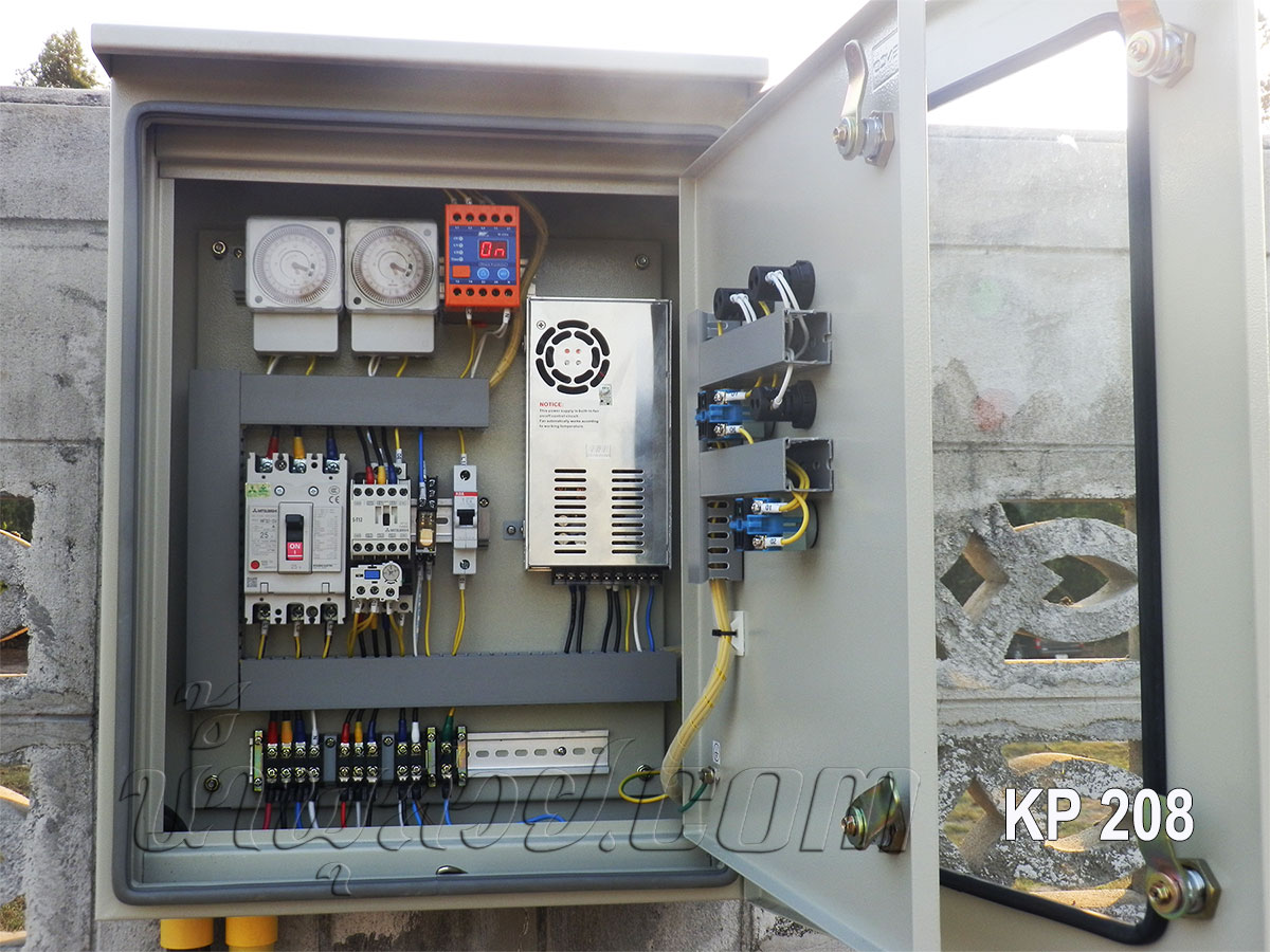 ชุดน้ำพุทุ่นลอย ดอกชบากลีบใหญ่ ที่ บ้านคุณเพ็ญรุ่ง ปราจีนบุรี