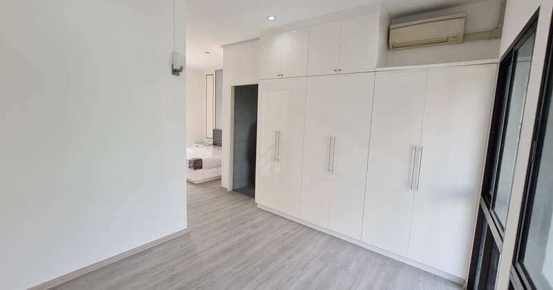 ขายทาวน์โฮม 3 ชั้น ย่านสุขุมวิท พื้นที่ 52.8 ตรว. 2 ห้องนอน ขาย 13 ล้านบาท