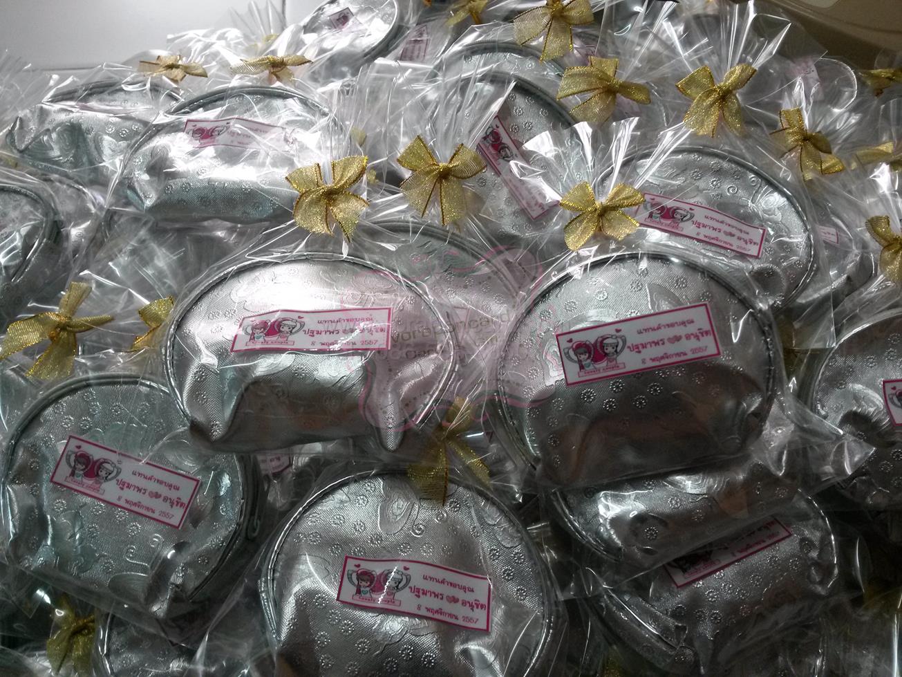 กระเป๋าผีเสื้อสีเงิน