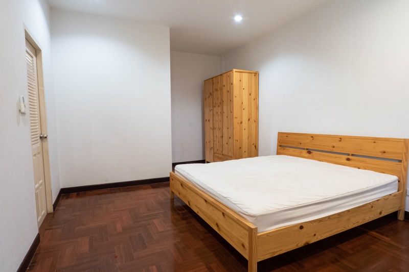 ให้เช่าทาวน์เฮ้าส์ 3ชั้น ย่านพร้อมพงษ์ พื้นที่ 21 ตรว. 4 ห้องนอน เช่า 50,000 บ/ด