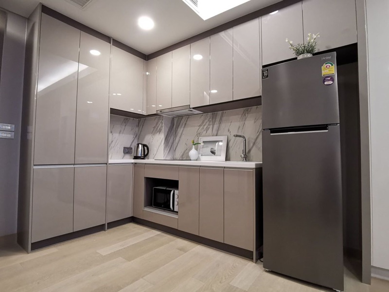 ให้เช่าคอนโด ไซมิส เอ๊กซ์คลูซีพ ควีนส์ พื้นที่ 35 ตร.ม. 1 ห้องนอน เช่า 18,000 บ/ด