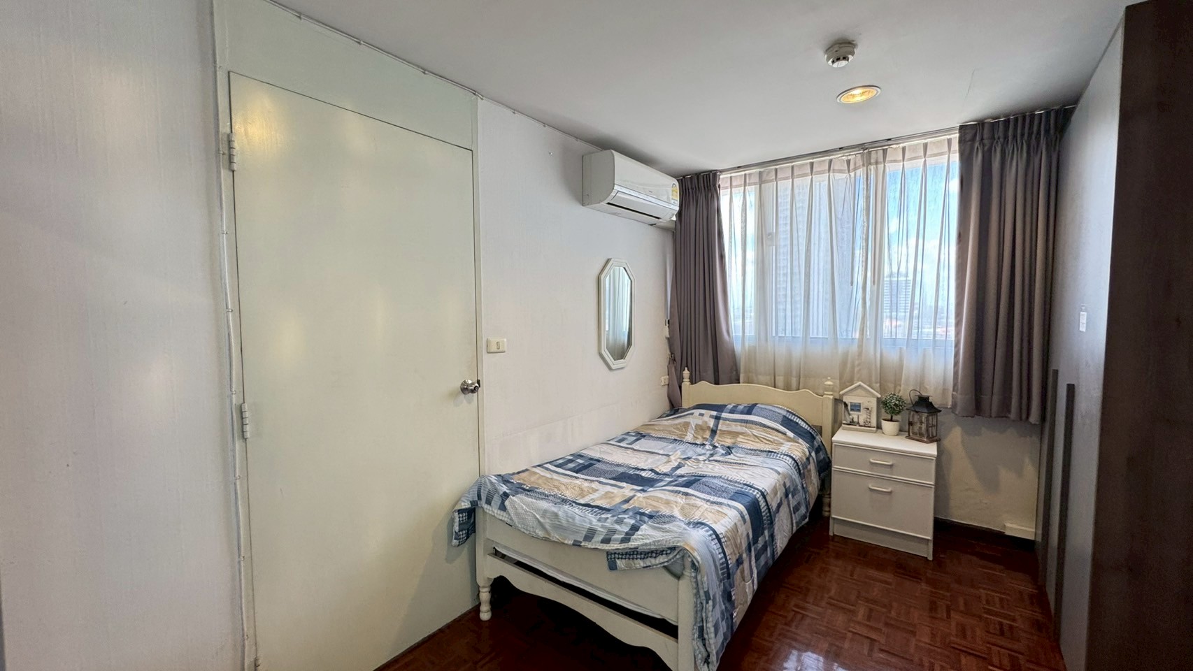 ให้เช่าคอนโด ไท ปิง ทาวเวอร์ คอนโดมิเนียม พื้นที่ 102 ตรม. เช่า 35,000 บาท/เดือน ลดเหลือ 25,000 บ/ด