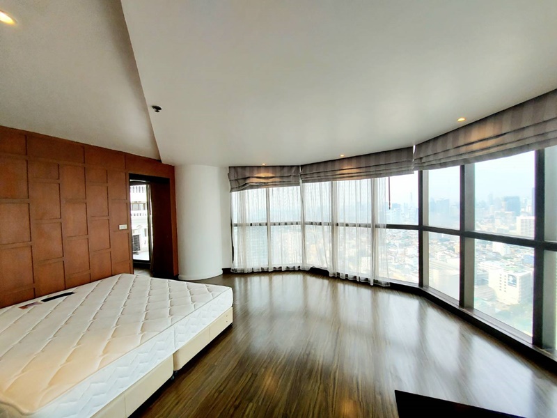 ขายคอนโด สเตท ทาวเวอร์ พื้นที่ 126 ตรม. 2 ห้องนอน ขาย 11.5 ล้านบาท