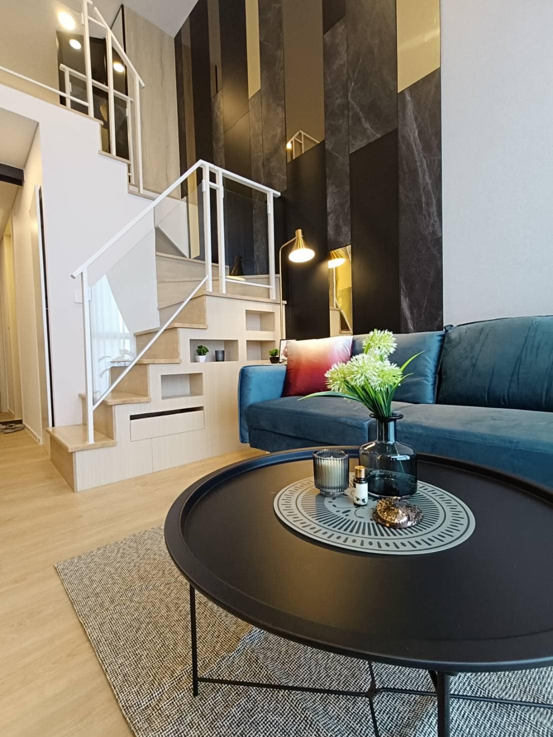 ให้เช่าคอนโด ไซมิส พระราม 9 พื้นที่ 38 ตรม. Duplex 1 ห้องนอน ราคาเช่า 23,000 /เดือน