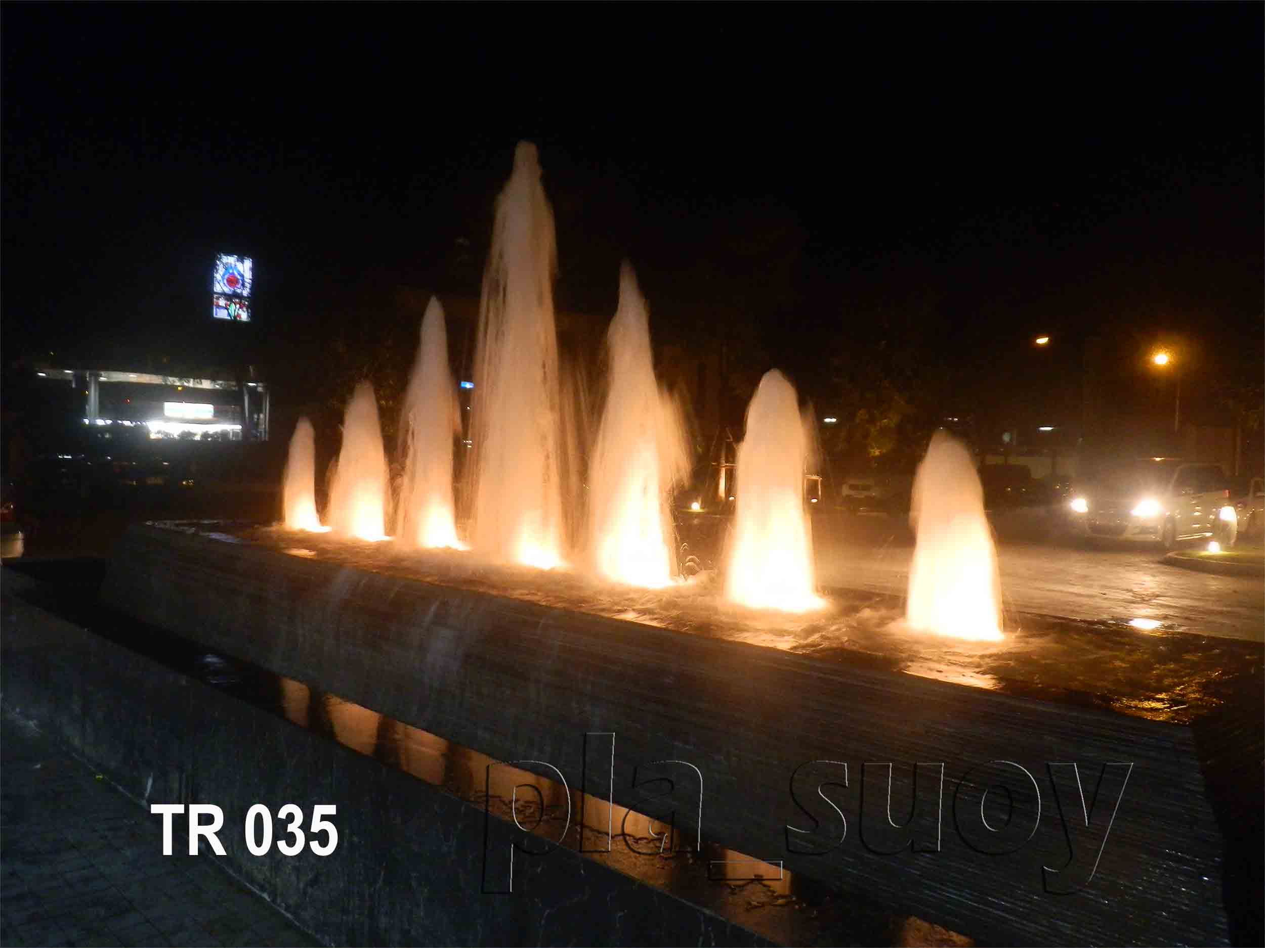 บ่อน้ำพุ หน้าโรงแรม The River ที่ จ.นครพนม