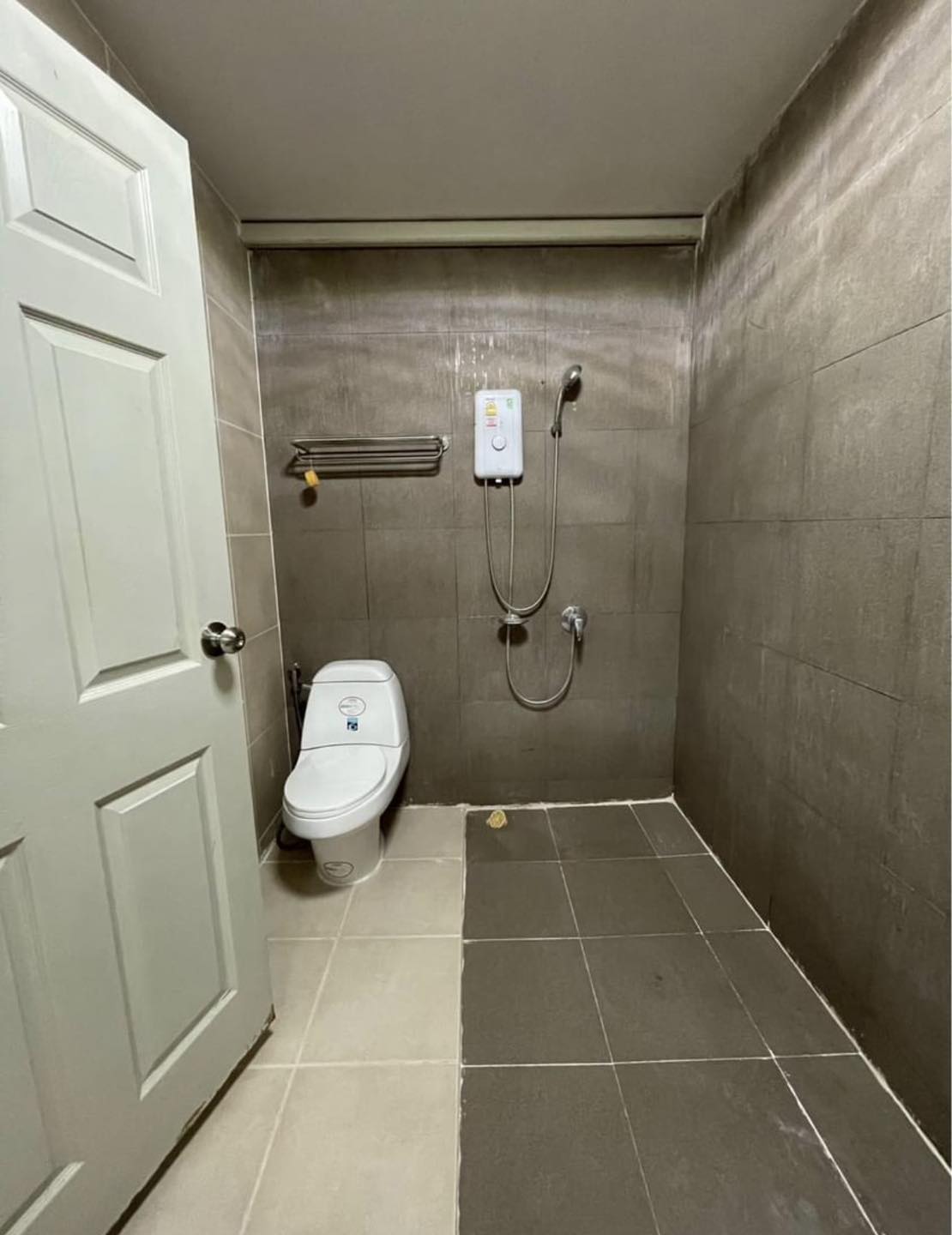 ให้เช่าทาวน์โฮม 3 ชั้น ย่านลาดปลาเค้า 21 ตร.ว. 3 ห้องนอน ราคา 24,000 บาท/เดือน