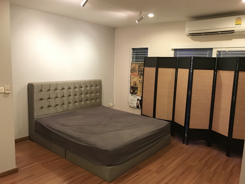 ขายทาวน์เฮ้าส์ 3 ชั้น ย่านพัฒนาการ พื้นที่ 24 ตารางวา ขาย 4.65 ล้านบาท