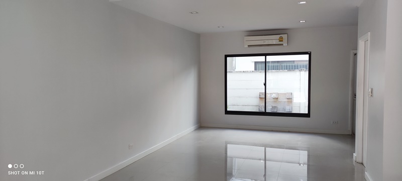 ให้เช่าทาวน์โฮม 3 ชั้น ย่านบางนา พื้นที่ 190 ตรม. 3 ห้องนอน เช่า 29,000 บ/ด