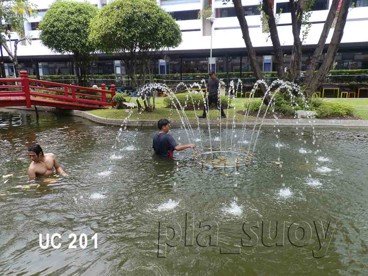 ชุดน้ำพุ ขาตั้ง ที่ มหาวิทยาลัย หอการค้า