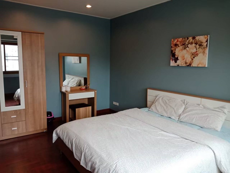 ให้เช่าทาวน์เฮ้าส์ 4 ชั้น ย่านเอกมัย พื้นที่ 23 ตรว. 5 ห้องนอน เช่า 60,000 บ/ด