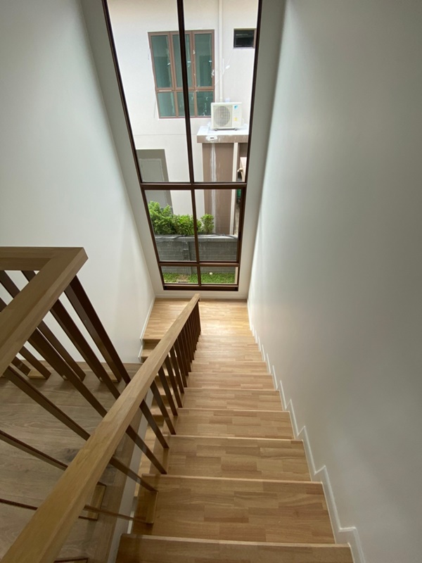 ขาย/ให้เช่าบ้านเดี่ยว 2 ชั้น ย่านบางกะปิ 77 ตรว. 4 ห้องนอน เช่า 300,000 บ/ด ขาย 32 ล.