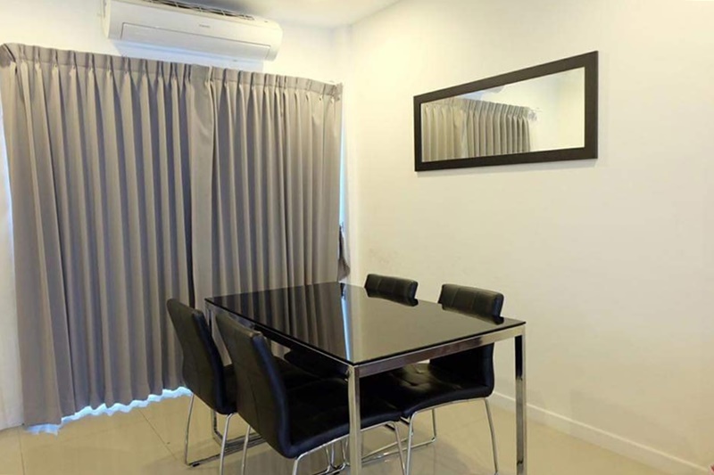 ให้เช่าทาวน์โฮม 3 ชั้น ย่านสุขุมวิท พื้นที่ 23 ตรว. 3 ห้องนอน เช่า 30,000 บ/ด