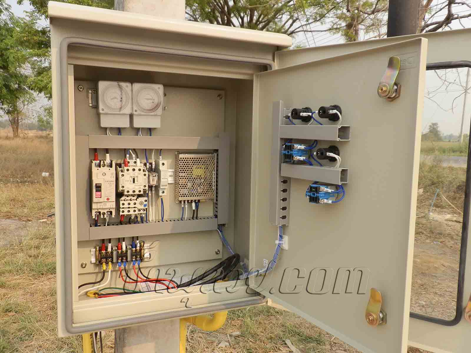 บ่อน้ำพุฮวงจุ้ย ด้านหน้าโรงสีข้าว หจก.สวัสดิ์ไพบูลย์การเกษตร ที่ลาดยาว จ.นครสวรรค์