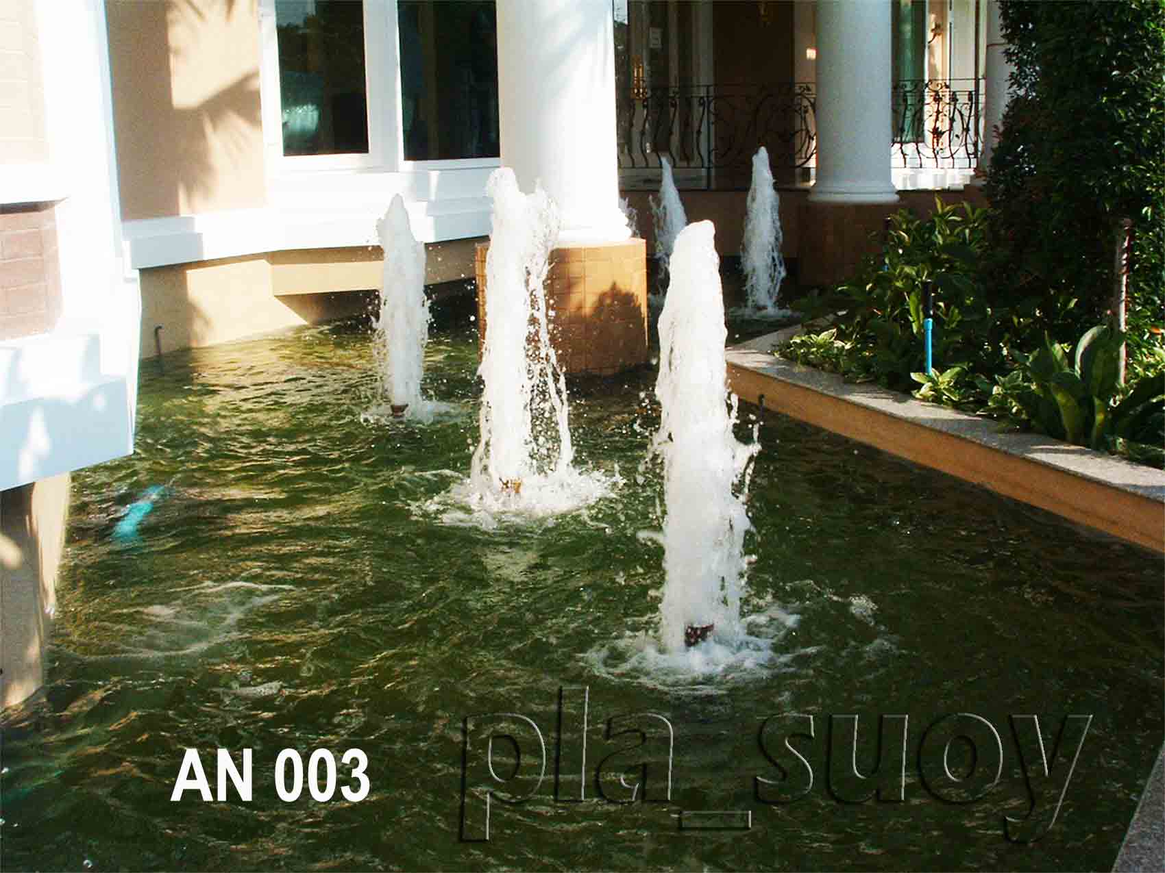 น้ำพุในบ่อเลี้ยงปลาคาร์ฟ บ้านคุณอรุณี