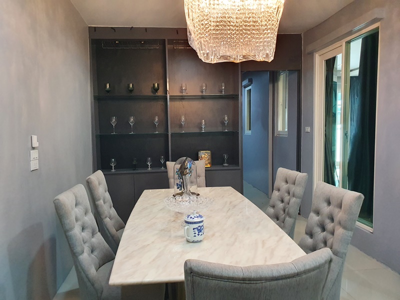 ขายทาวน์โฮม 3ชั้น ย่านรามคำแหง 39 พื้นที่ 32.2 ตรว. 3 ห้องนอน ขาย 6.9 ล้านบาท